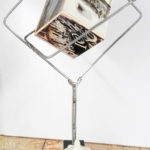 L'urna, ferro, legno e porcellana H 45 cm