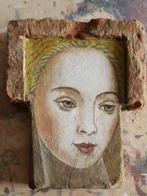 testa su mattone - affresco